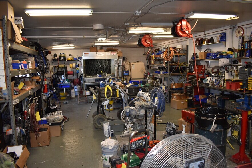 More Photos Of 2304 N Killingsworth St, Portland Warehouse For Sale
