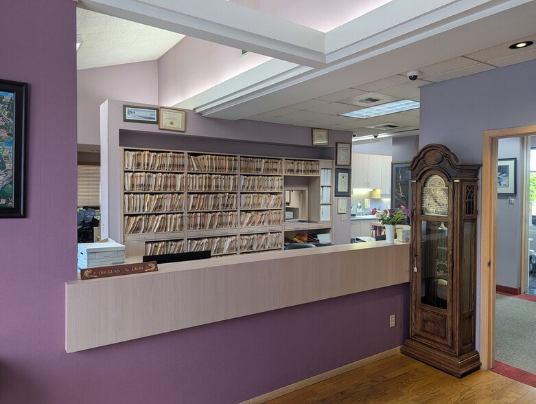 More Photos Of 1128 N Chinowth St, Visalia Medical For Sale