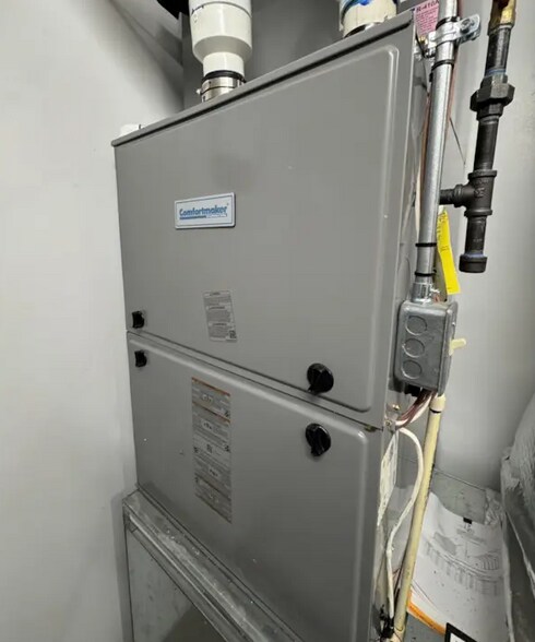 More Photos Of 633 1st Ave, Monroe Showroom For Sale