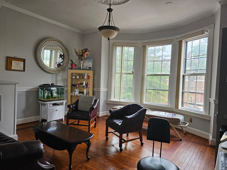 More Photos Of 208 N Washington St, Alexandria Storefront Retail Office For Lease