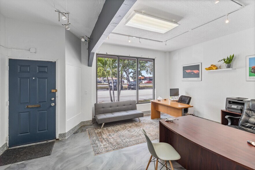 More Photos Of 721-723 S 21st Ave, Hollywood Distribution For Lease