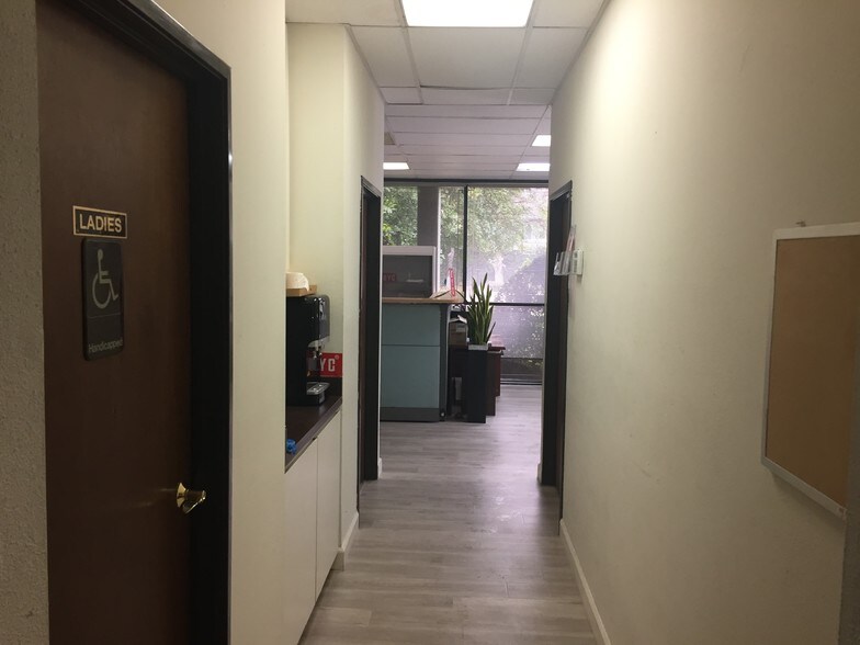 More Photos Of 13810 Bentley Pl, Cerritos Warehouse For Lease