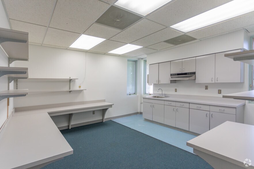 More Photos Of 2 Colgate Dr, Forest Hill Medical For Lease