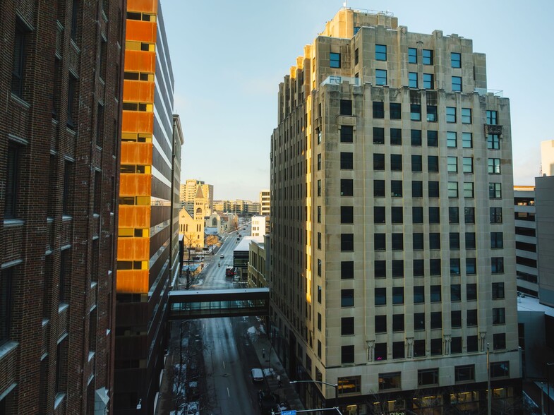 More Photos Of 405 6th Ave, Des Moines Apartments For Lease