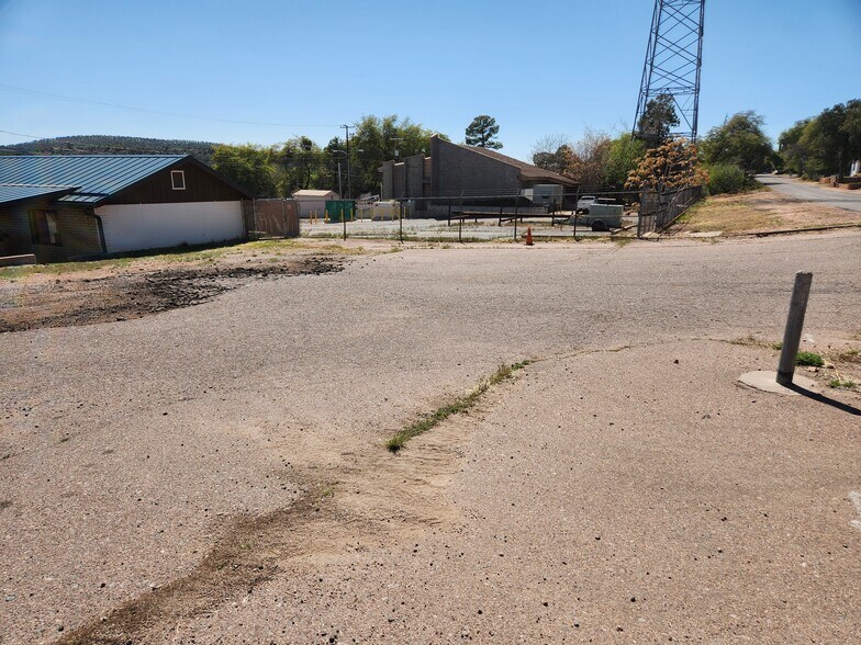 More Photos Of 704 S Meadow St, Payson Office For Sale