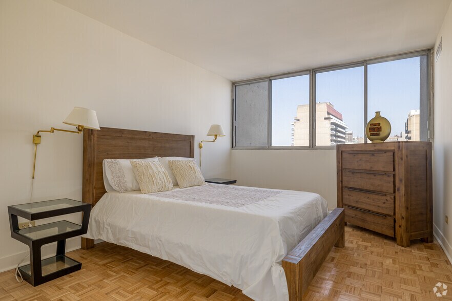More Photos Of 2021 Av Atwater, Montréal Apartments For Lease