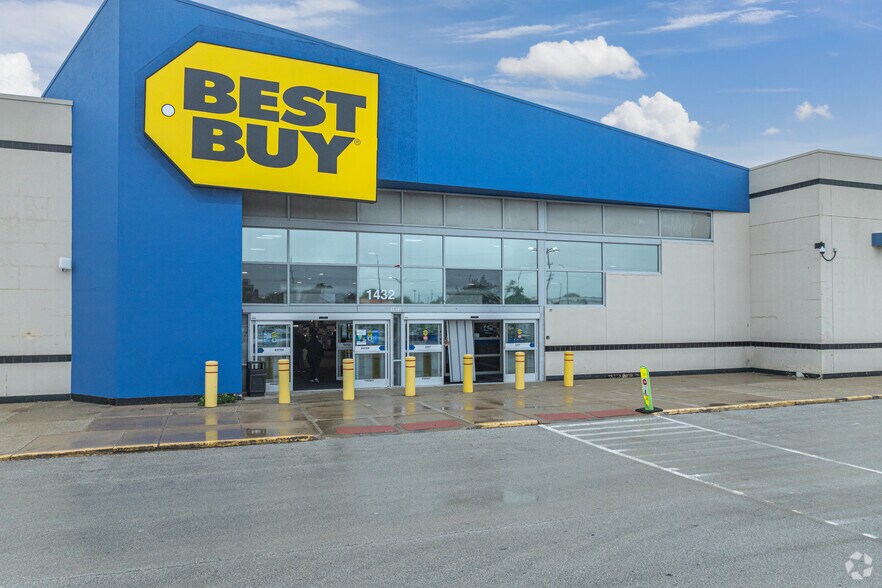 More Photos Of 1432-1434 Butterfield Rd, Downers Grove Storefront For Sale