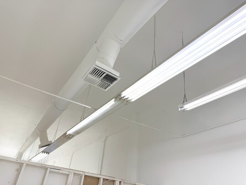 More Photos Of 1020 S Los Angeles St, Los Angeles Light Manufacturing For Lease
