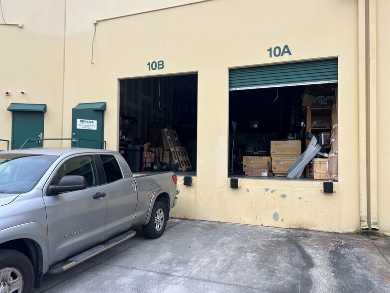 More Photos Of 6881 Kingspointe Pky, Orlando Business Park For Lease