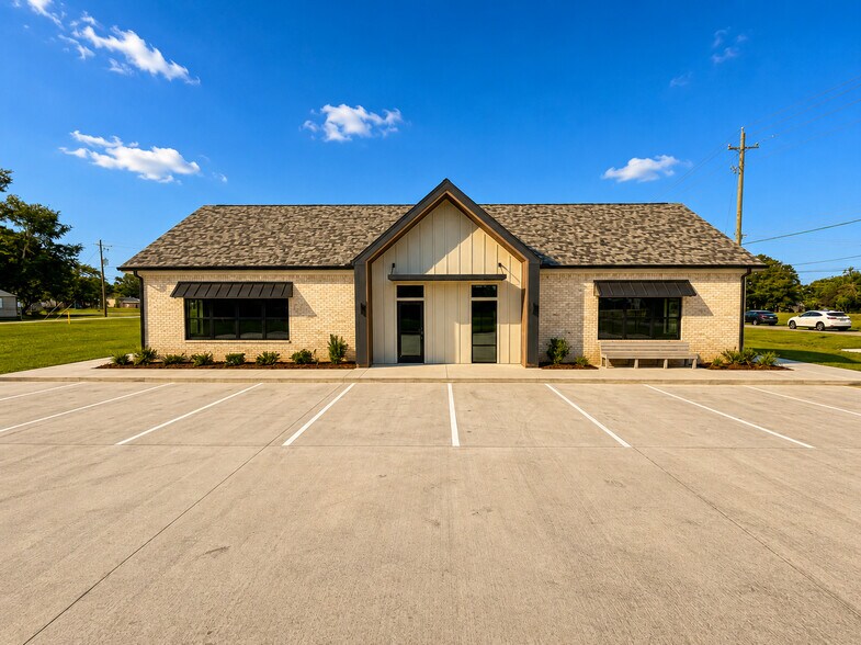 More Photos Of 4206 2nd 1/2 St, Brookshire Office For Sale
