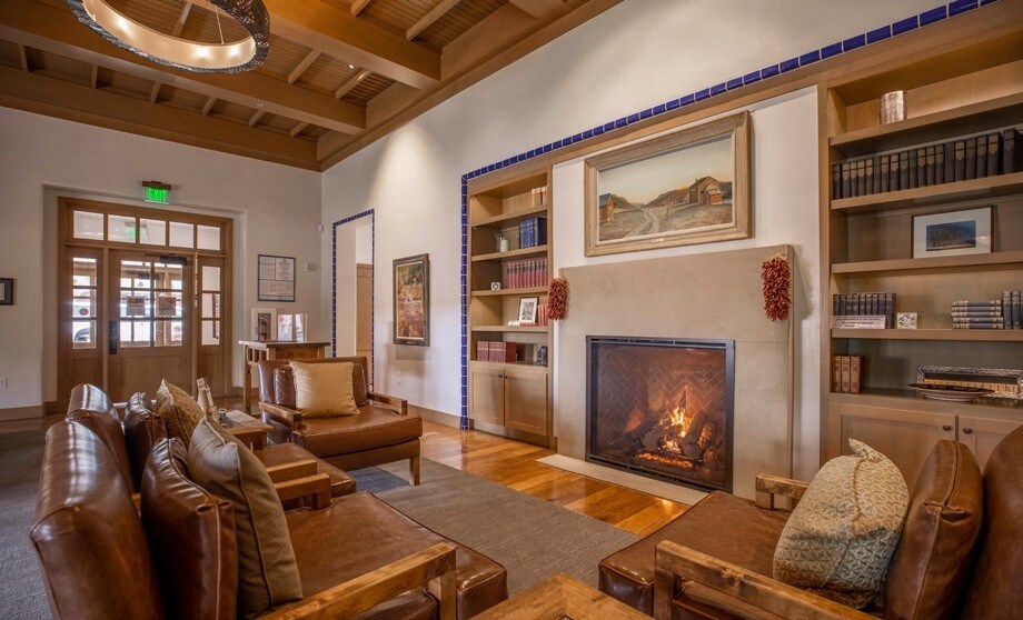 More Photos Of 2011 Mountain Rd NW, Albuquerque General Retail For Sale