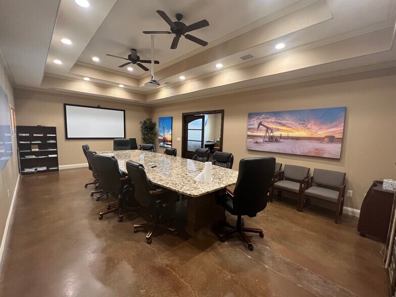 More Photos Of 6413 N State Highway 349, Midland Warehouse For Lease