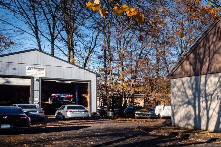 More Photos Of 448 Spring St, Windsor Locks Freestanding For Lease