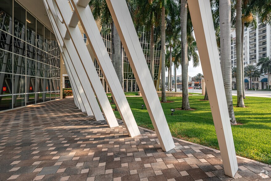 More Photos Of 925 S Federal Hwy, Boca Raton Office For Lease