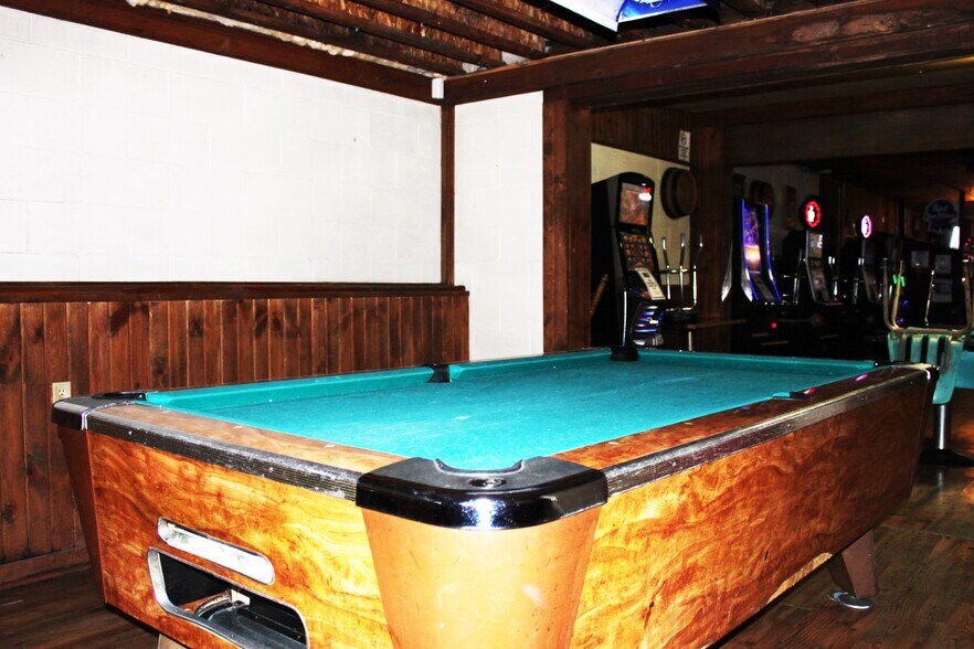 More Photos Of 105 N Main St, Halfway Restaurant For Sale