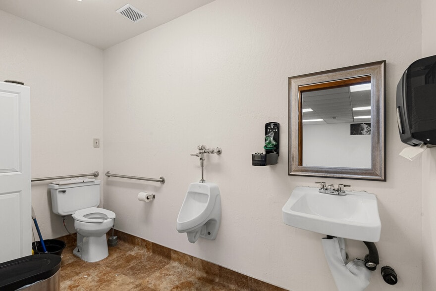 More Photos Of 7126 Skyway, Paradise Storefront Retail Office For Sale