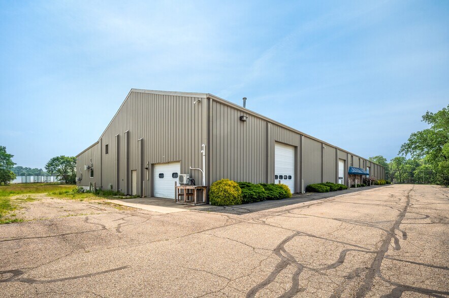 More Photos Of 207 Hawthorne Ave, Saint Joseph Warehouse For Sale