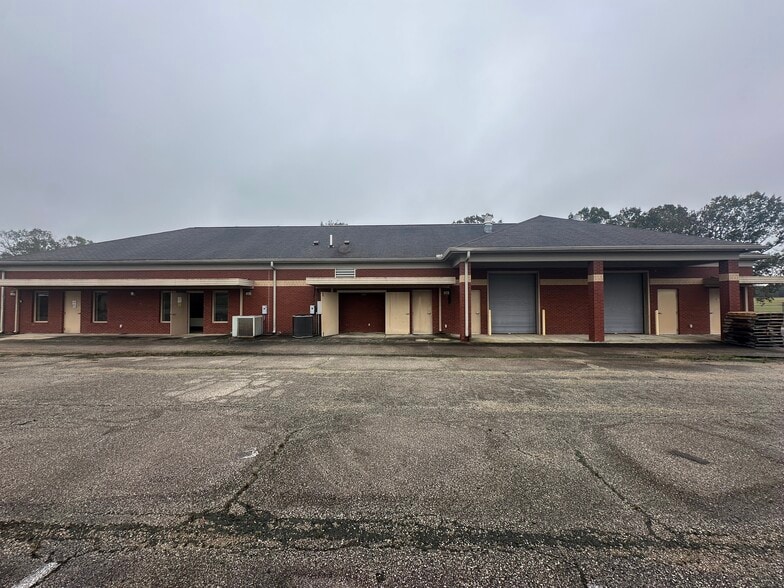 Primary Photo Of 645 Lucy Black Rd, Bolivar Office Residential For Sale