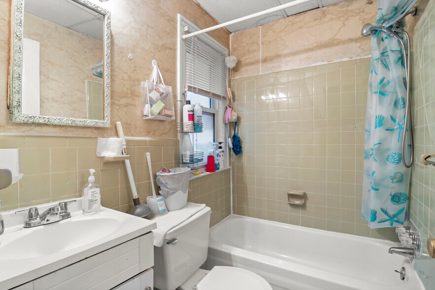 More Photos Of 1205 Garfield Ave, Lincoln Park Apartments For Sale