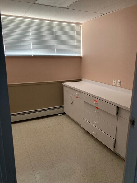 More Photos Of 810 Abbott Blvd, Fort Lee Medical For Sale