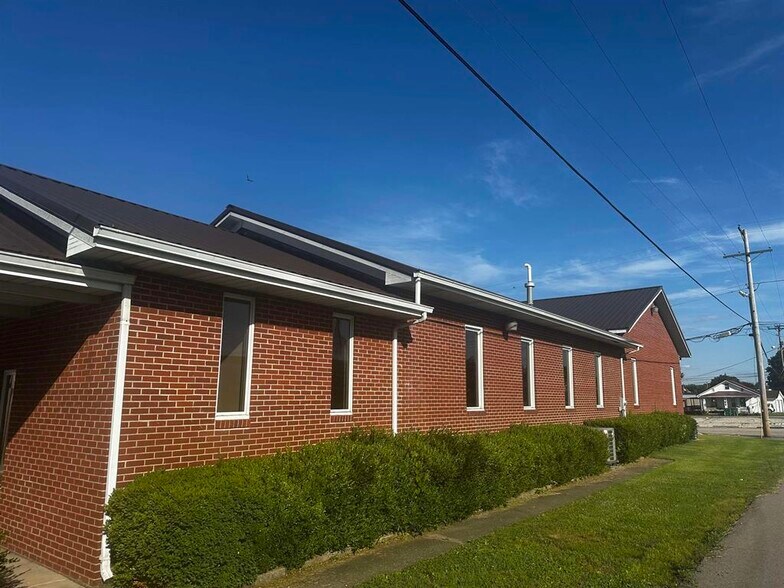 More Photos Of 466 Maynard Ave, Franklin Furnace Flex For Sale