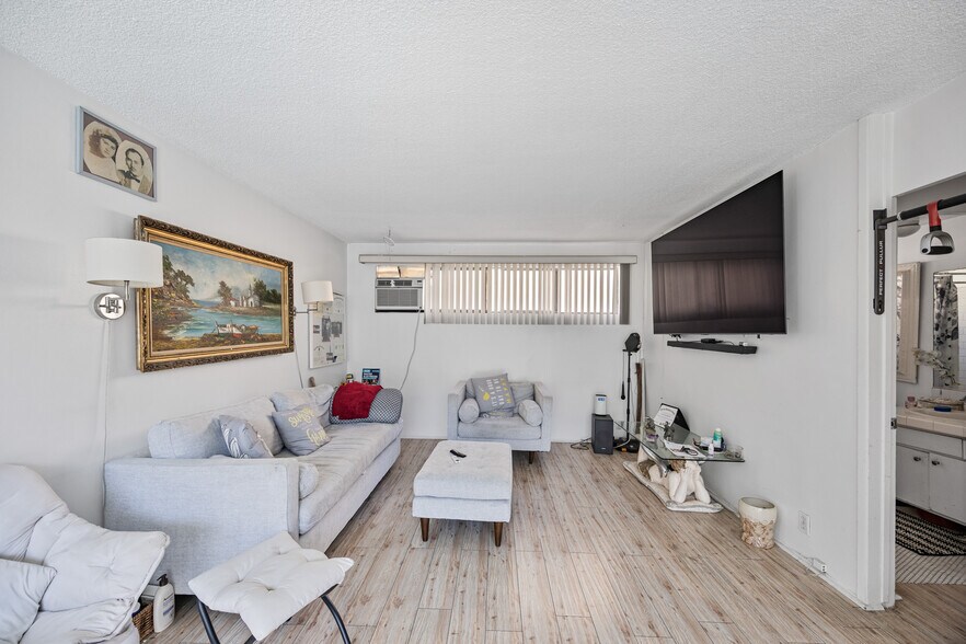 More Photos Of 3750 Midvale Ave, Los Angeles Apartments For Sale