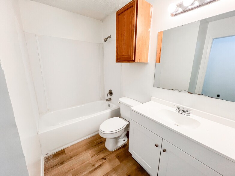 More Photos Of 900 Scurry St, Big Spring Apartments For Sale