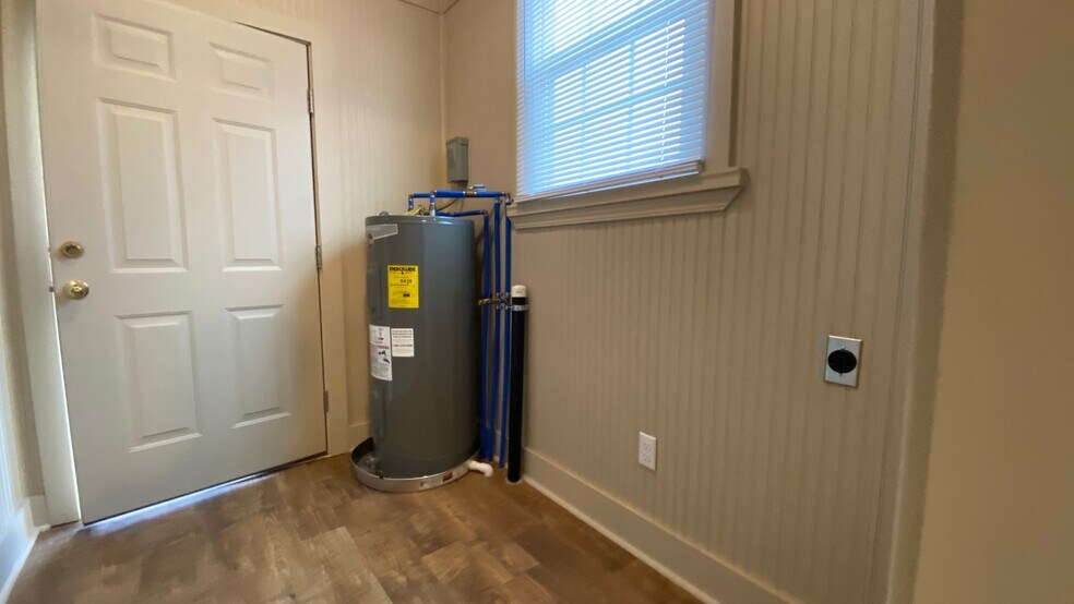 More Photos Of 213 N Broad St, New Orleans Storefront Retail Office For Lease