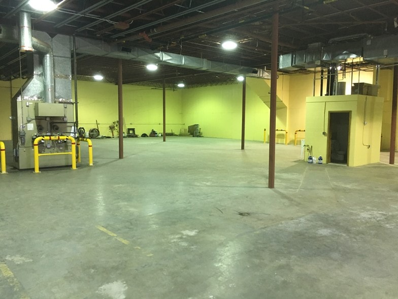 More Photos Of 105 Commerce Way, Dedham Warehouse For Lease