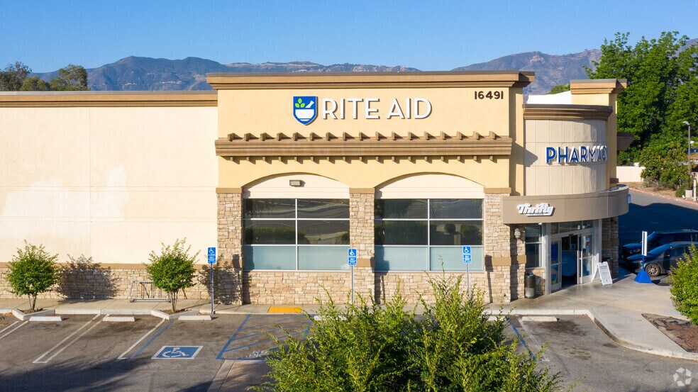 More Photos Of 16491 Lakeshore Dr, Lake Elsinore Freestanding For Lease