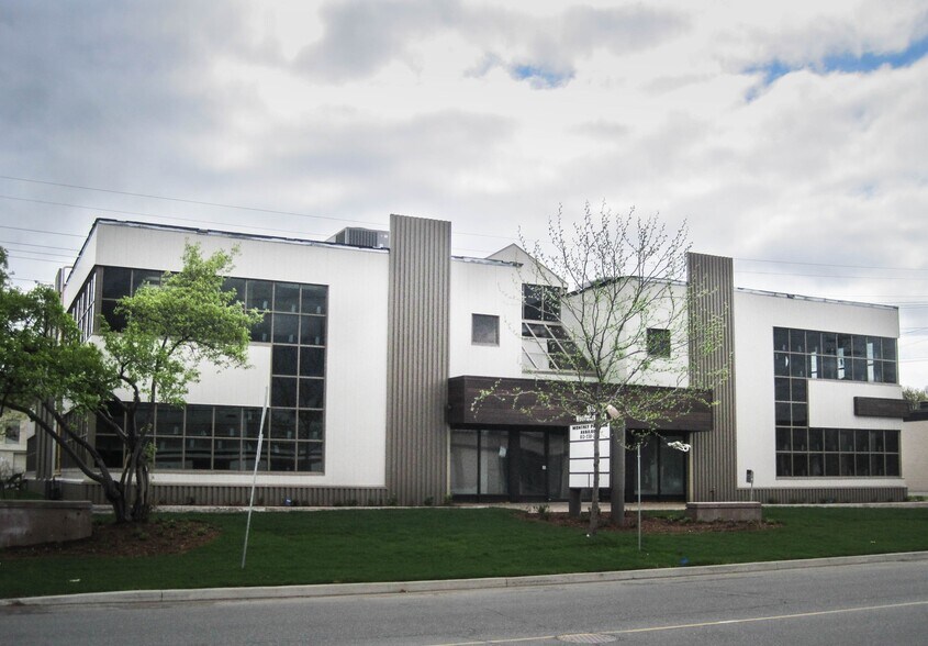 More Photos Of 1770 Woodward Dr, Ottawa Office For Lease