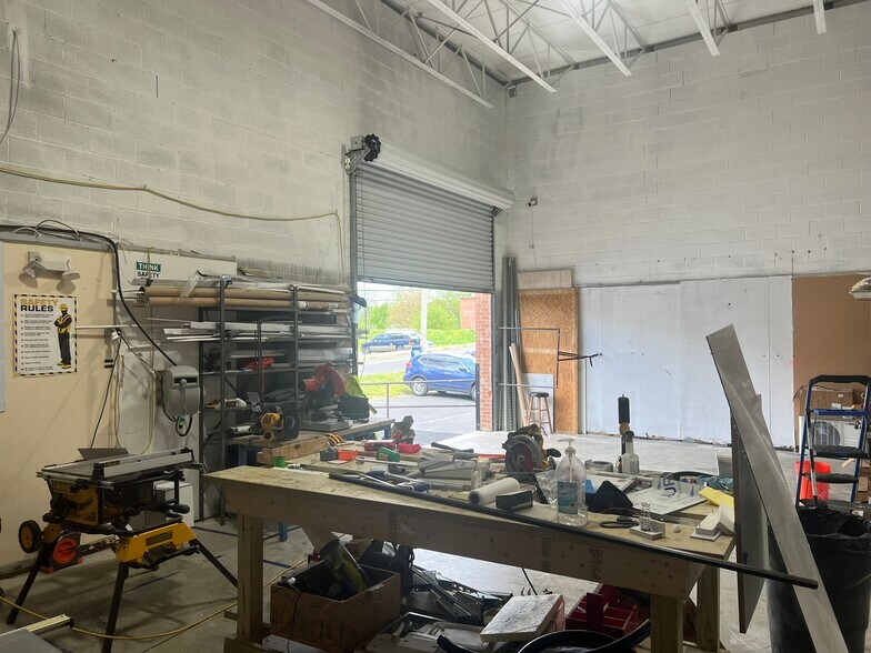 More Photos Of 3415-3501 Windom Rd, Brentwood Warehouse For Lease