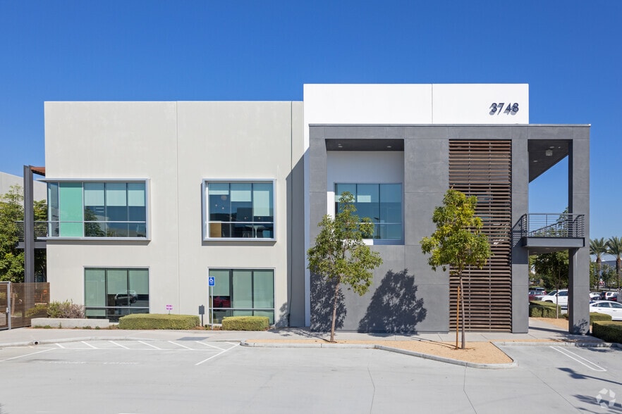 More Photos Of 3748 Bayer Ave, Long Beach Office For Lease