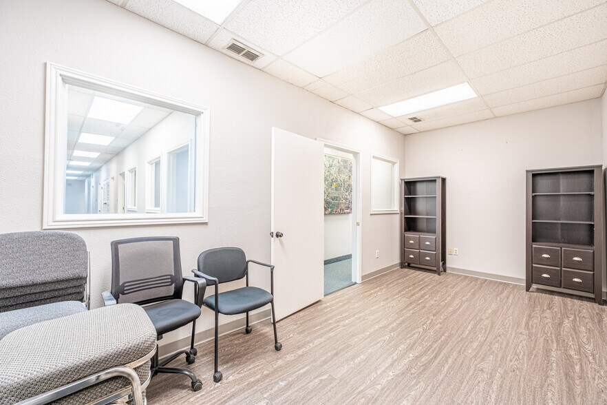 More Photos Of 4718 S Loop 289, Lubbock Office Residential For Lease