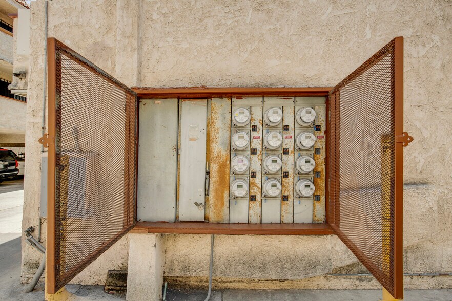 More Photos Of 3405 N Figueroa St, Los Angeles Apartments For Sale
