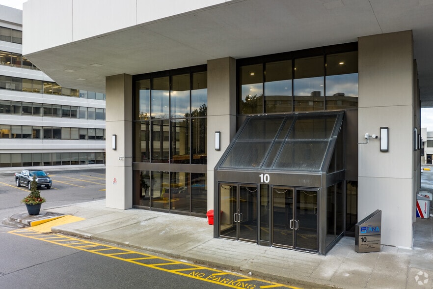 More Photos Of 10 Four Seasons Pl, Toronto Office For Lease