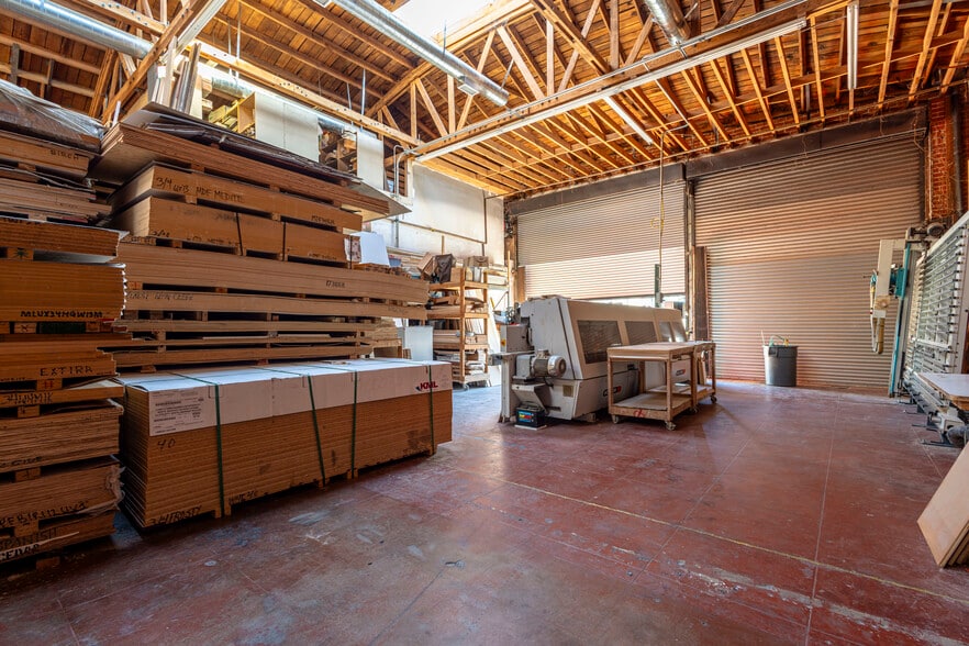 More Photos Of 4621 W Washington Blvd, Los Angeles Warehouse For Lease