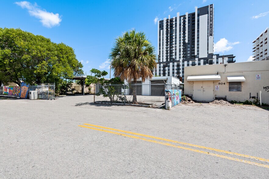 More Photos Of 810 NE 4th Ave, Fort Lauderdale Storefront Retail Office For Lease