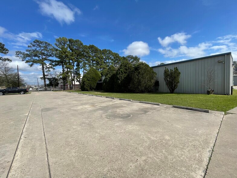 More Photos Of 2211 Louetta Rd, Spring Industrial For Sale