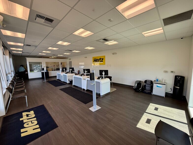 More Photos Of 933 Francisco Blvd E, San Rafael General Retail For Lease