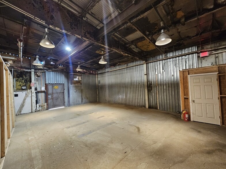 More Photos Of 100 Business St, Hyde Park Unknown For Lease