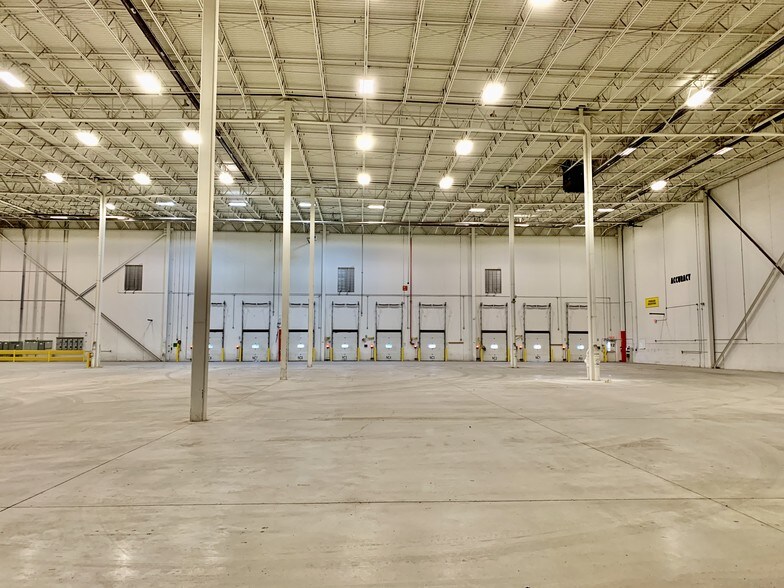 More Photos Of 1717 Lawrence Dr, De Pere Distribution For Lease