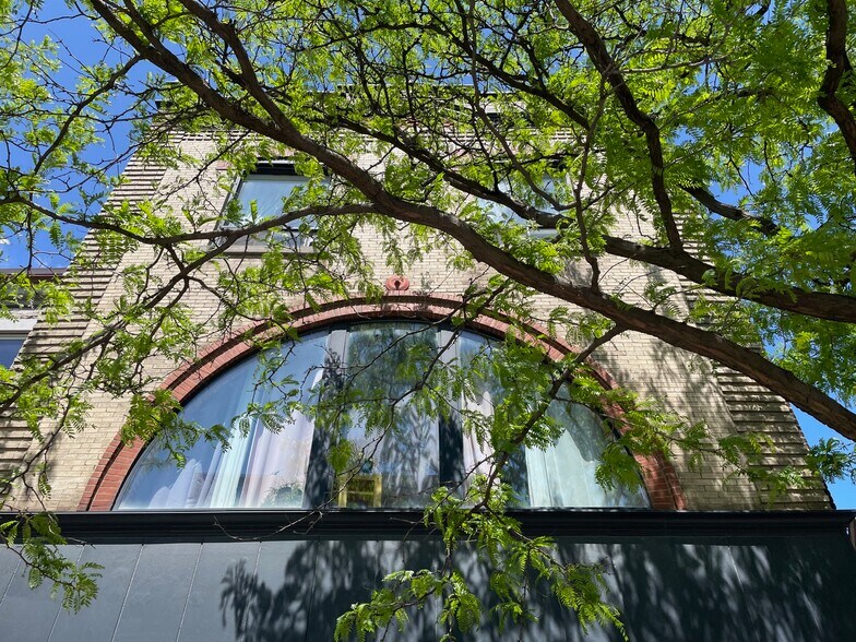More Photos Of 4363 Rue Saint-Denis, Montréal Storefront Retail Office For Lease