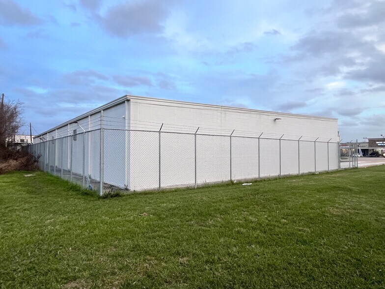 More Photos Of 16210 Clay Rd, Houston General Retail For Sale