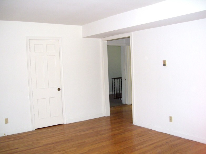 More Photos Of 1315 Westview Ave, East Lansing Apartments For Sale