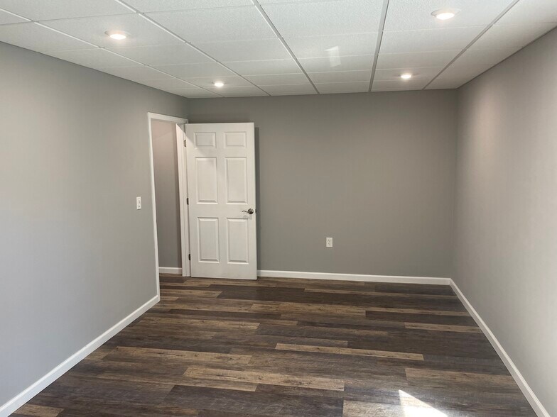 More Photos Of 615 Colonial Park Dr, Roswell Loft Creative Space For Lease