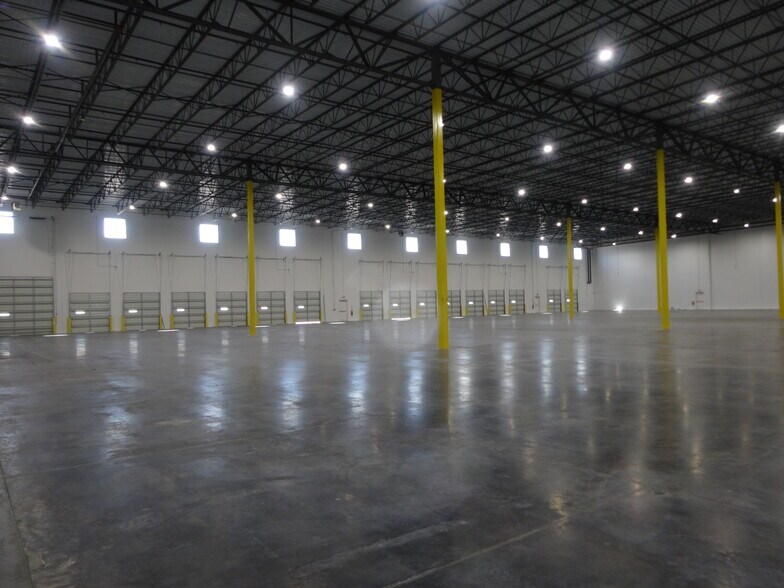 More Photos Of 500 Commerce Pky, Katy Warehouse For Lease