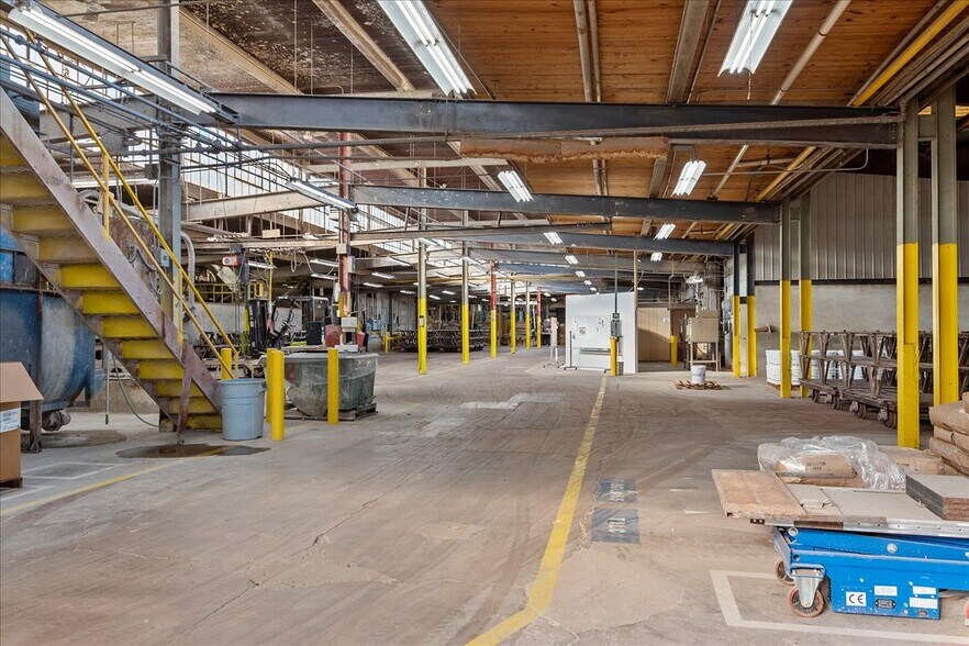 More Photos Of 115 E Mound St, Girard Industrial For Sale