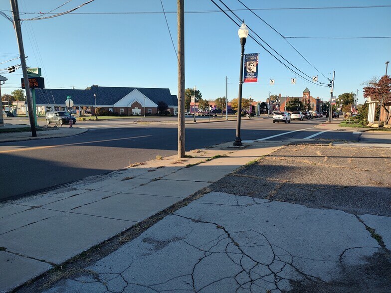More Photos Of 2106 S Union Ave, Alliance Freestanding For Sale