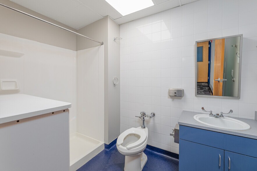 More Photos Of 411 Commerce Ln, West Berlin Medical For Sale